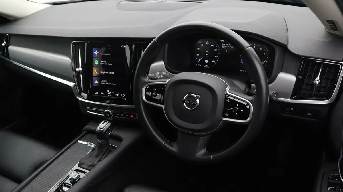2019-volvo-v90-20-t4-momentum-plus-big-8