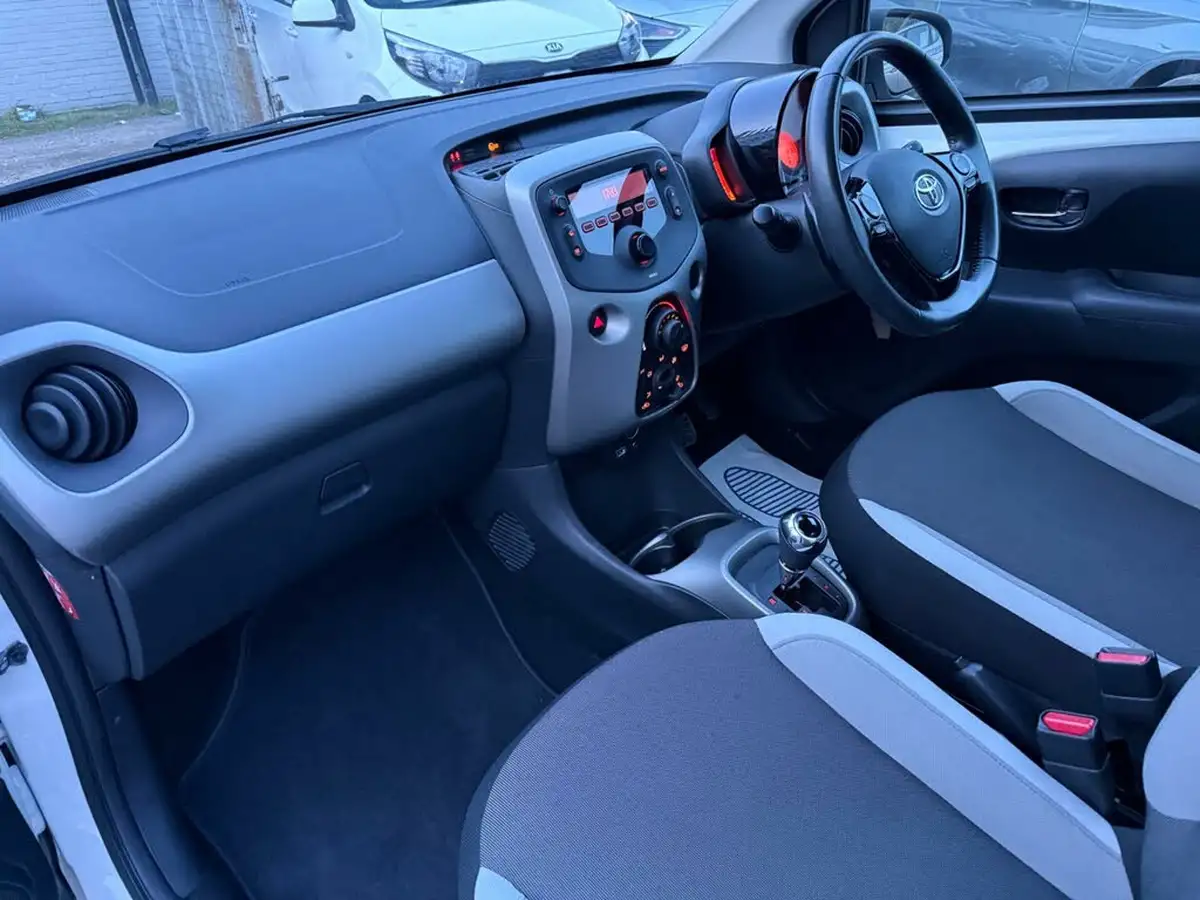 2018-toyota-aygo-10-vvt-i-x-play-71bhp-5d-x-shift-big-34