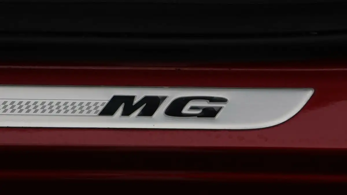 2022-mg-hs-15t-gdi-exclusive-162ps-dct-big-21