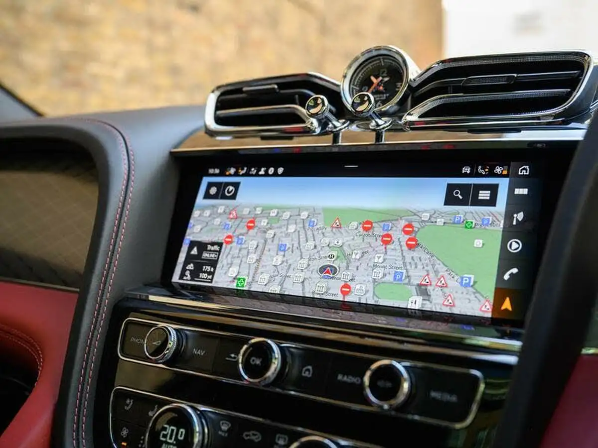 2022-bentley-bentayga-40-v8-big-31
