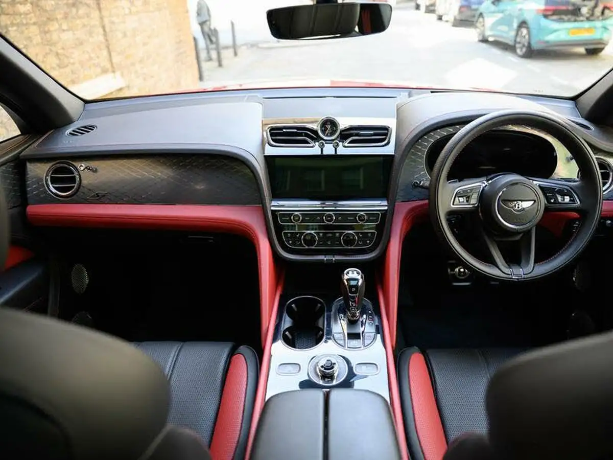 2022-bentley-bentayga-40-v8-big-3