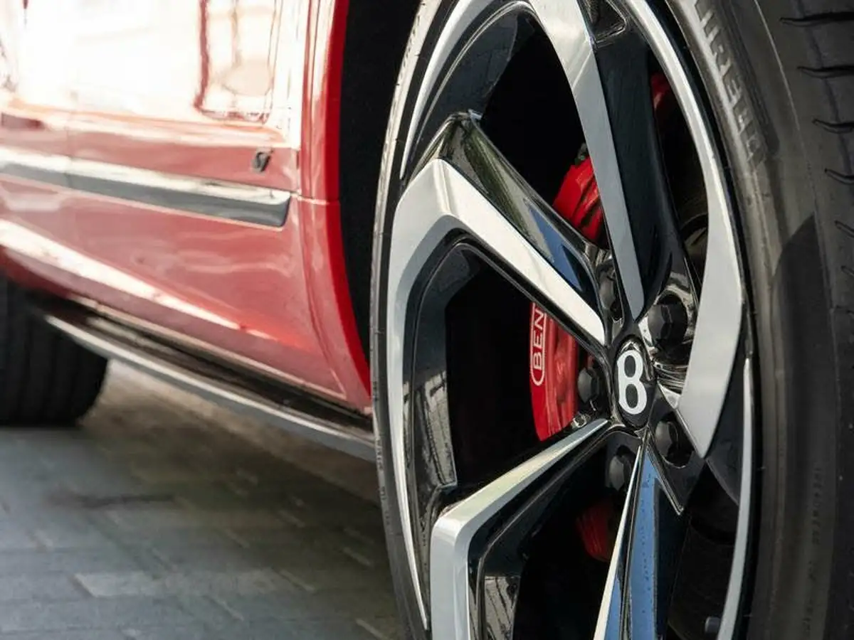 2022-bentley-bentayga-40-v8-big-55