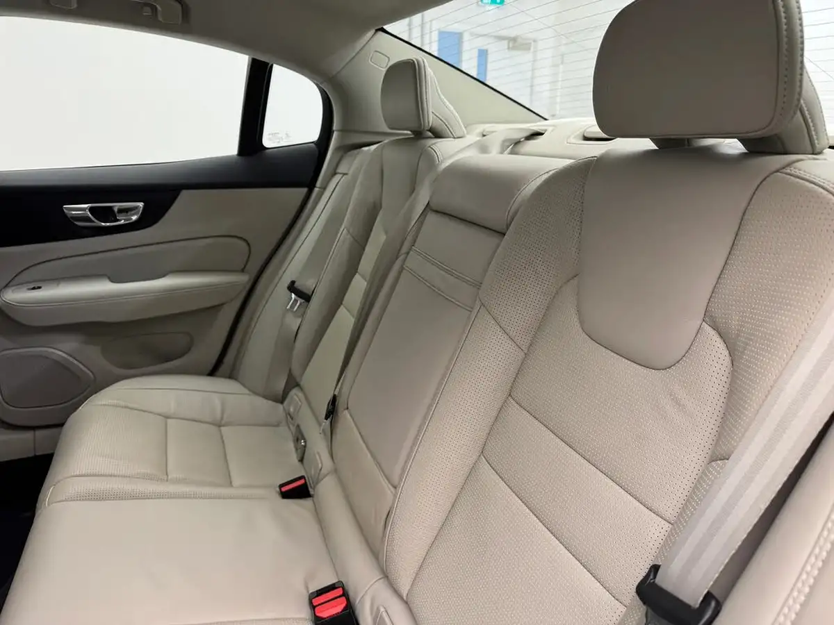 2020-volvo-s60-20-b5-inscription-big-9