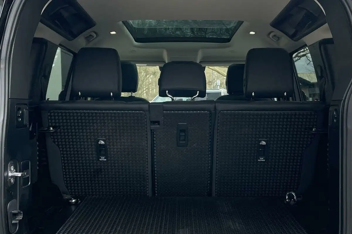 2021-land-rover-110-defender-30-d250-hard-top-s-110-big-26