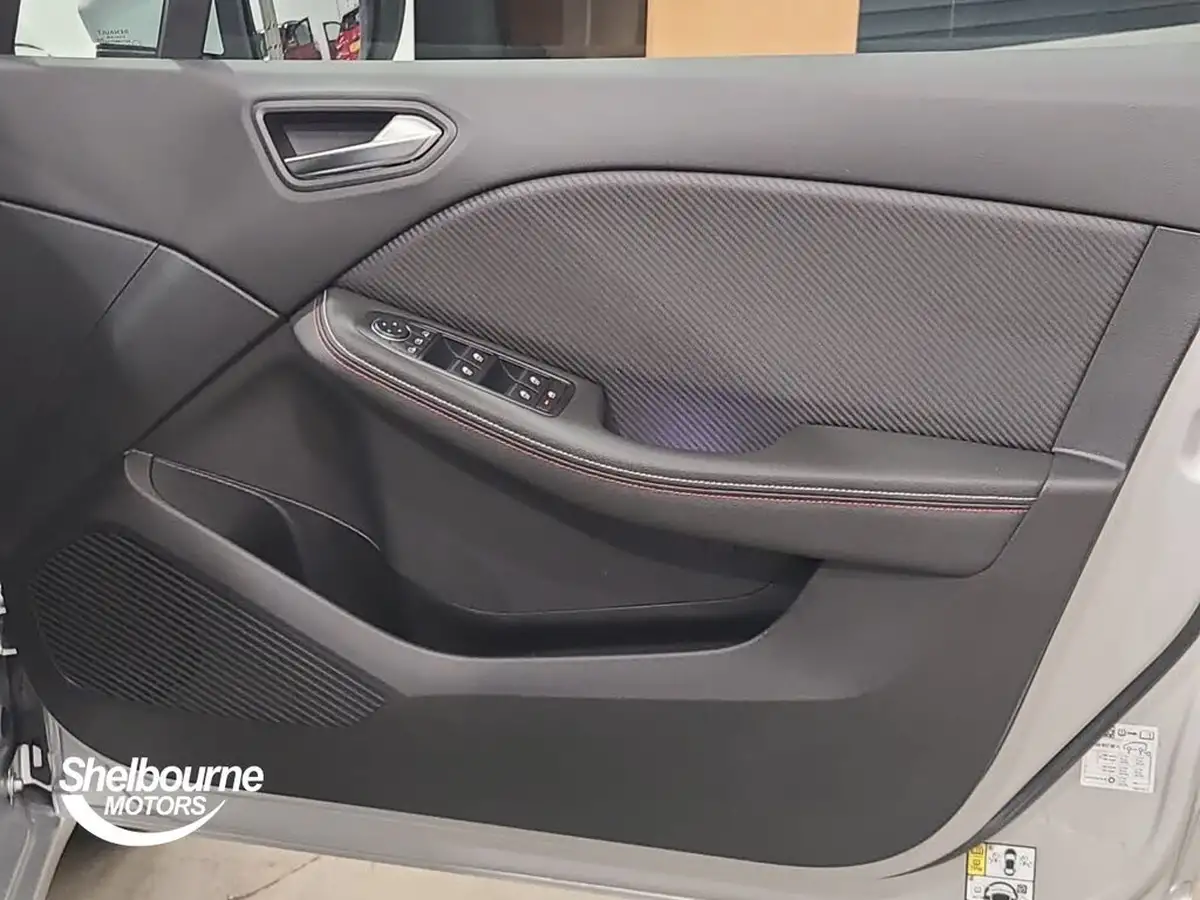 2021-renault-clio-16-rs-line-big-18