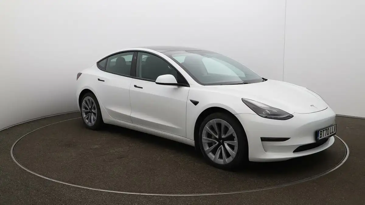 2020-tesla-model-3-e-long-range-big-1