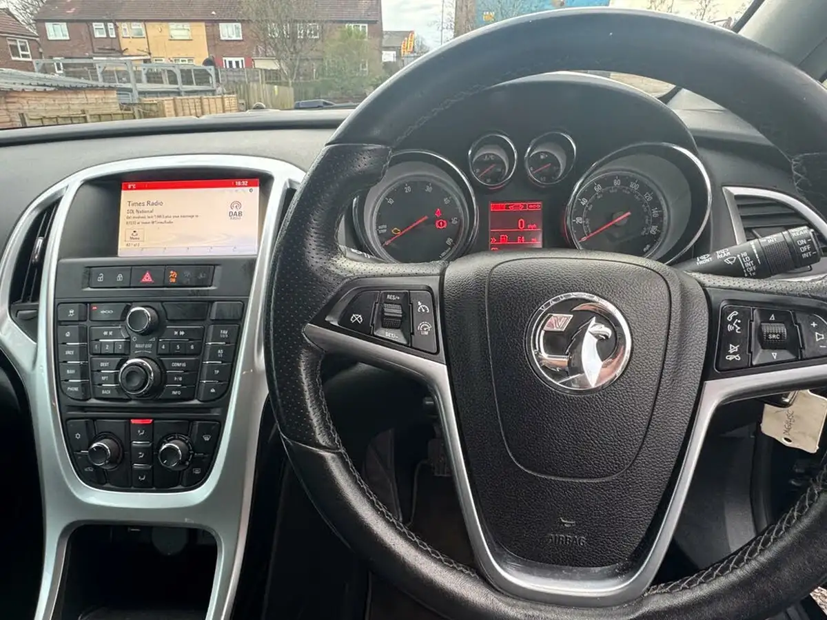 2014-vauxhall-astra-20cdti-tech-line-gt-16v-ss-big-23