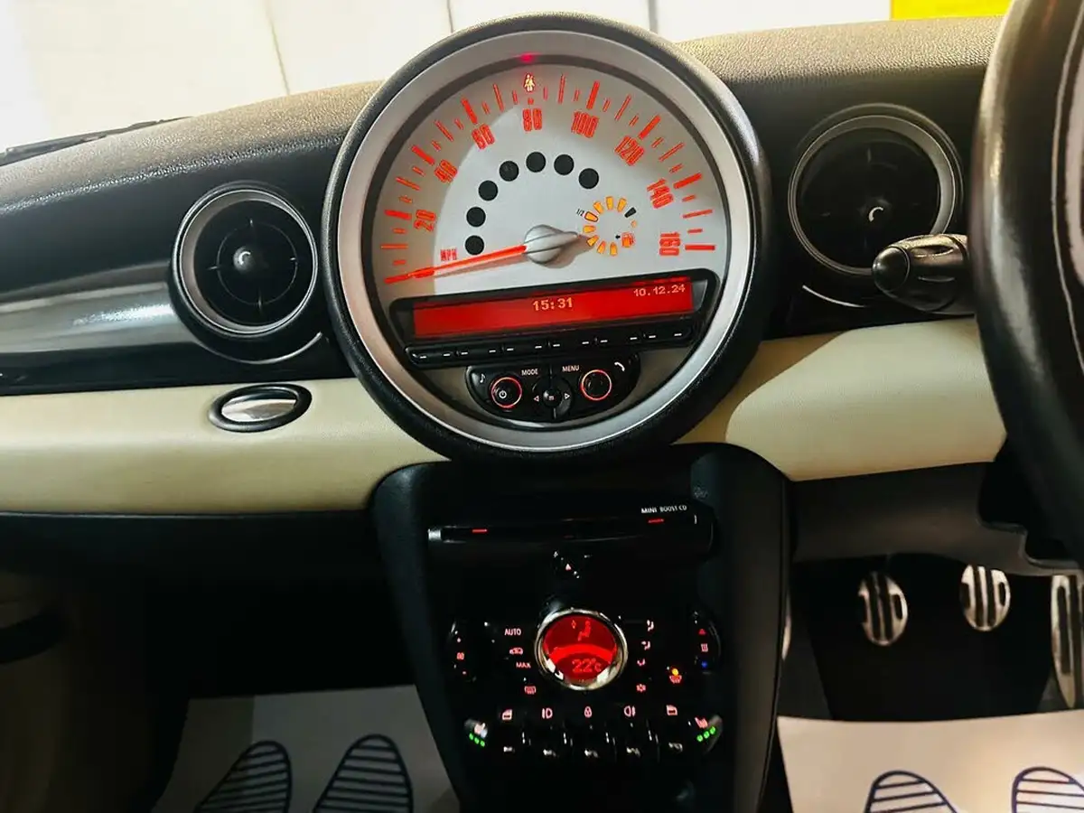 2011-mini-cooper-16-cooper-s-hatchback-3d-big-52
