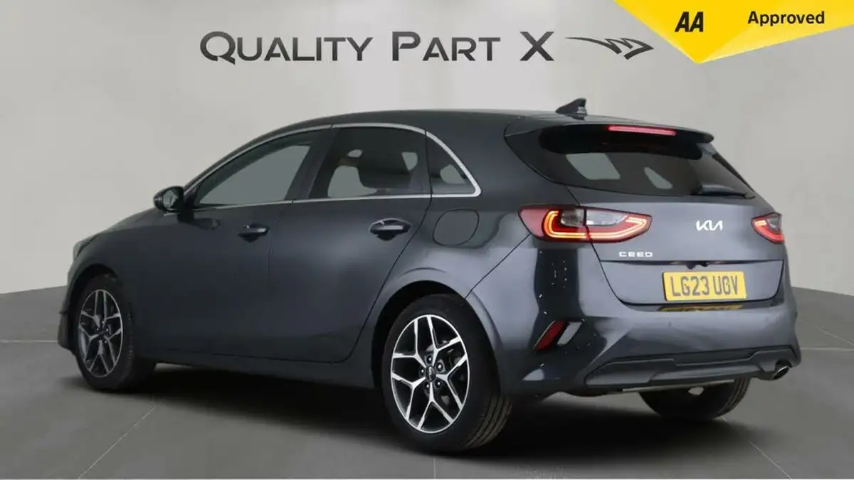 2022-kia-ceed-15-t-gdi-3-hatchback-big-3