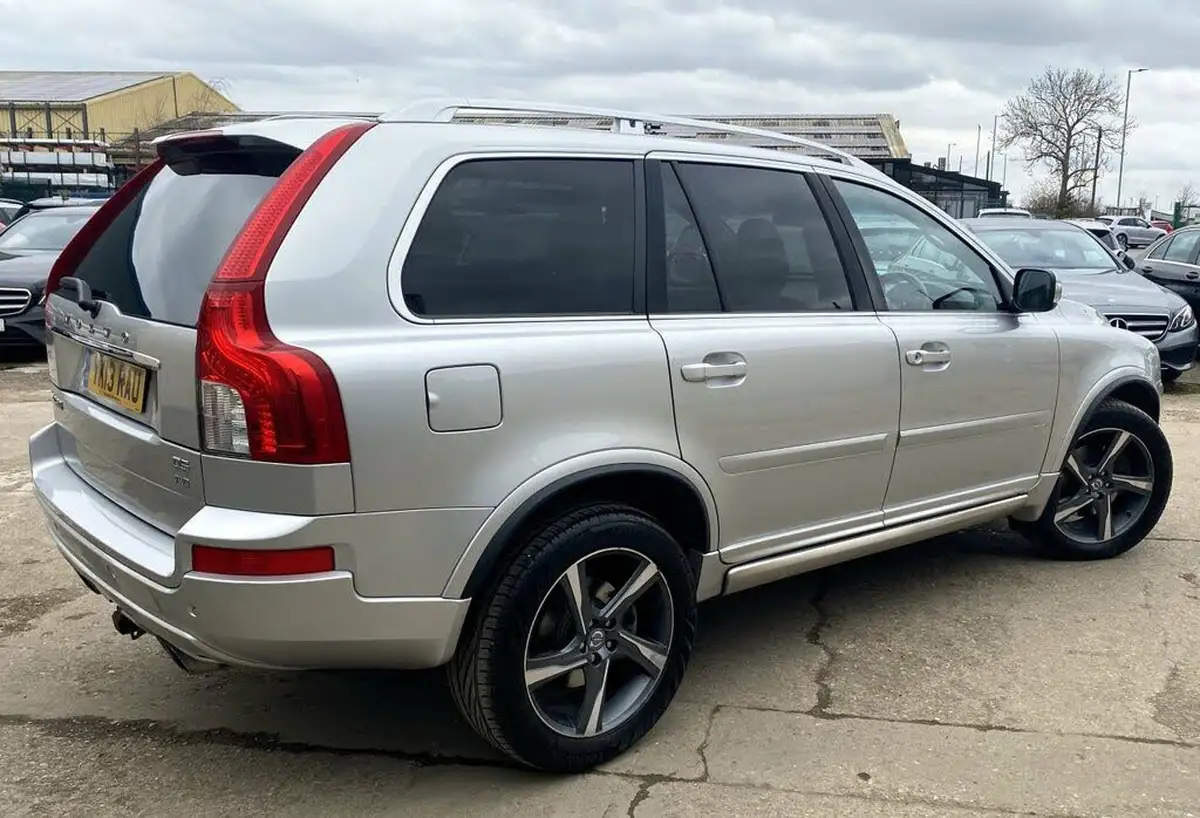 2013-volvo-xc90-24td-r-design-nav-big-2