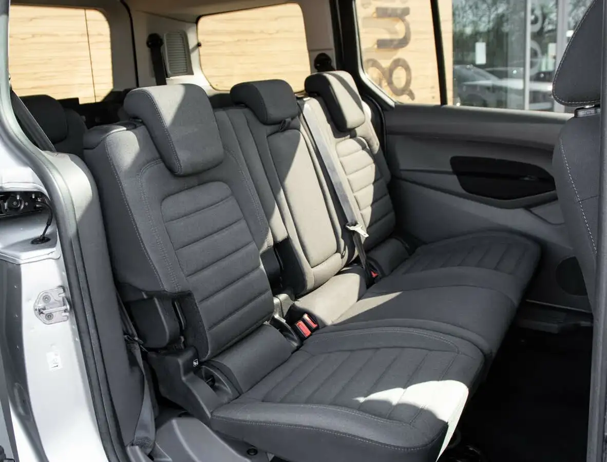 2020-ford-grand-tourneo-connect-15-titanium-big-32