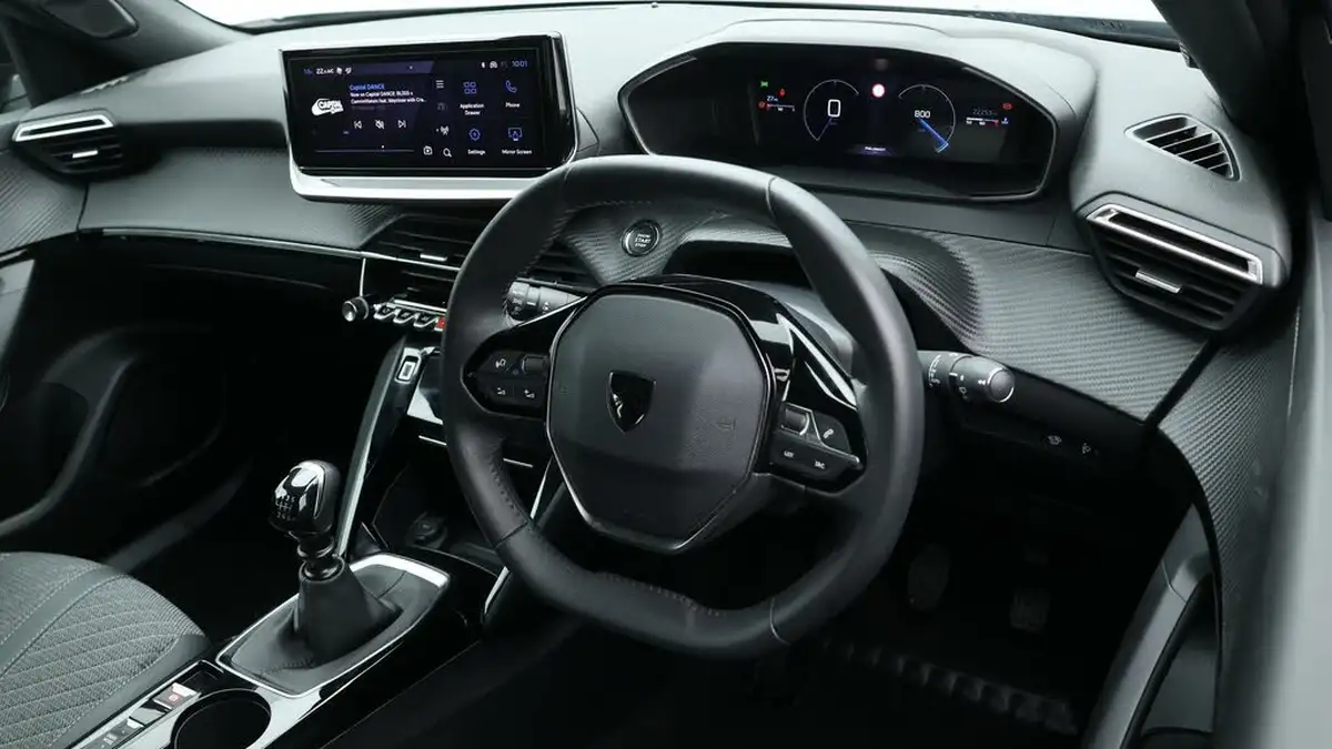 2023-peugeot-2008-suv-12-puretech-allure-big-9