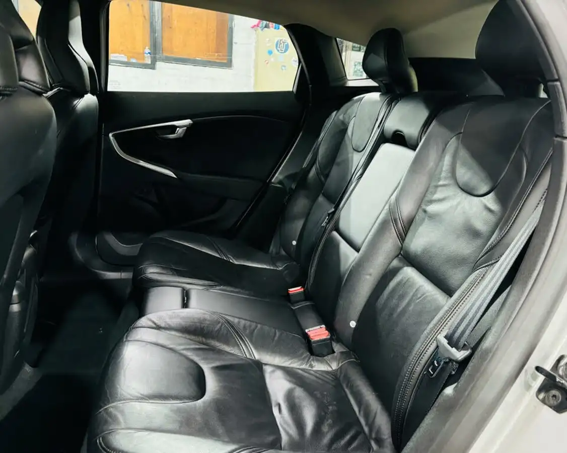 2012-volvo-v40-20td-d3-se-lux-geartronic-big-13
