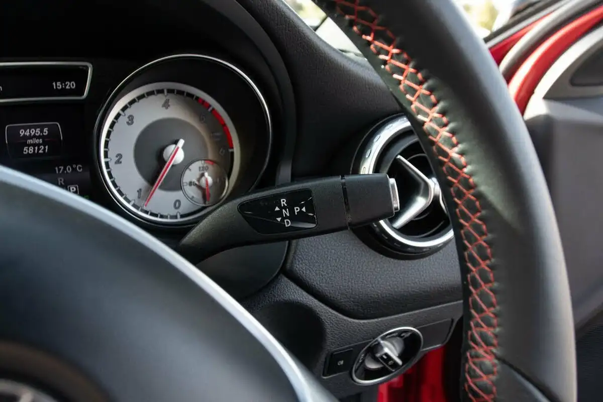 2015-mercedes-benz-gla-class-21cdi-amg-line-premium-package-136bhp-200-7g-dct-big-19