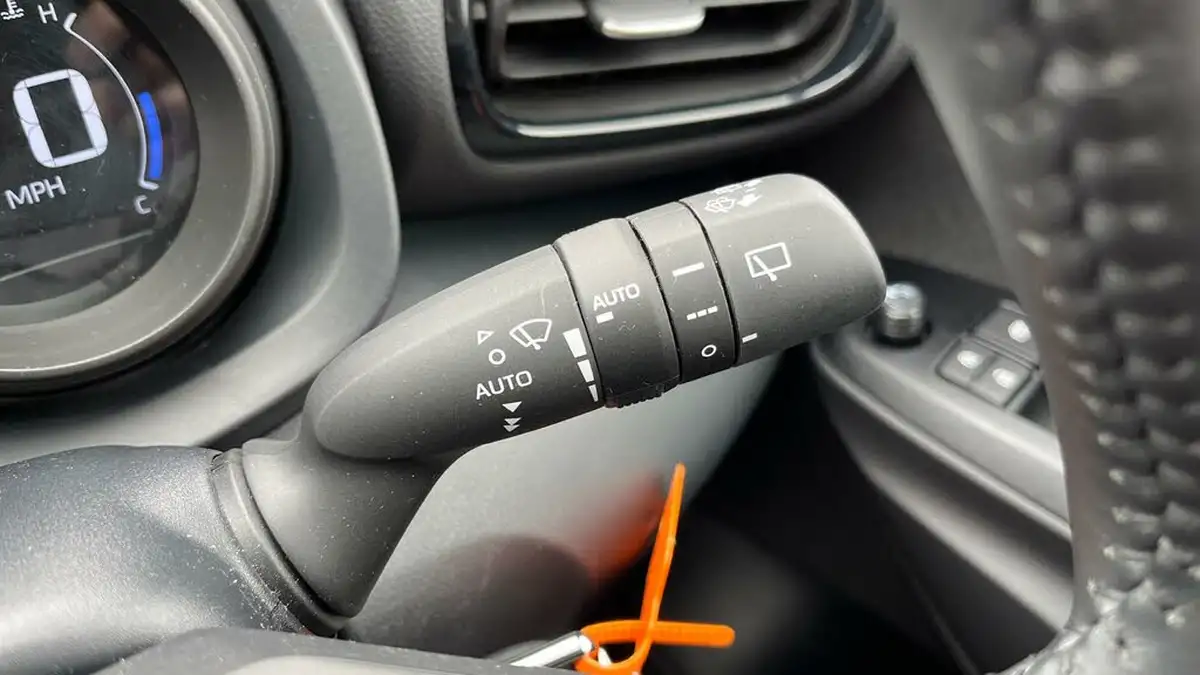 2023-toyota-yaris-15-vvt-i-design-big-45