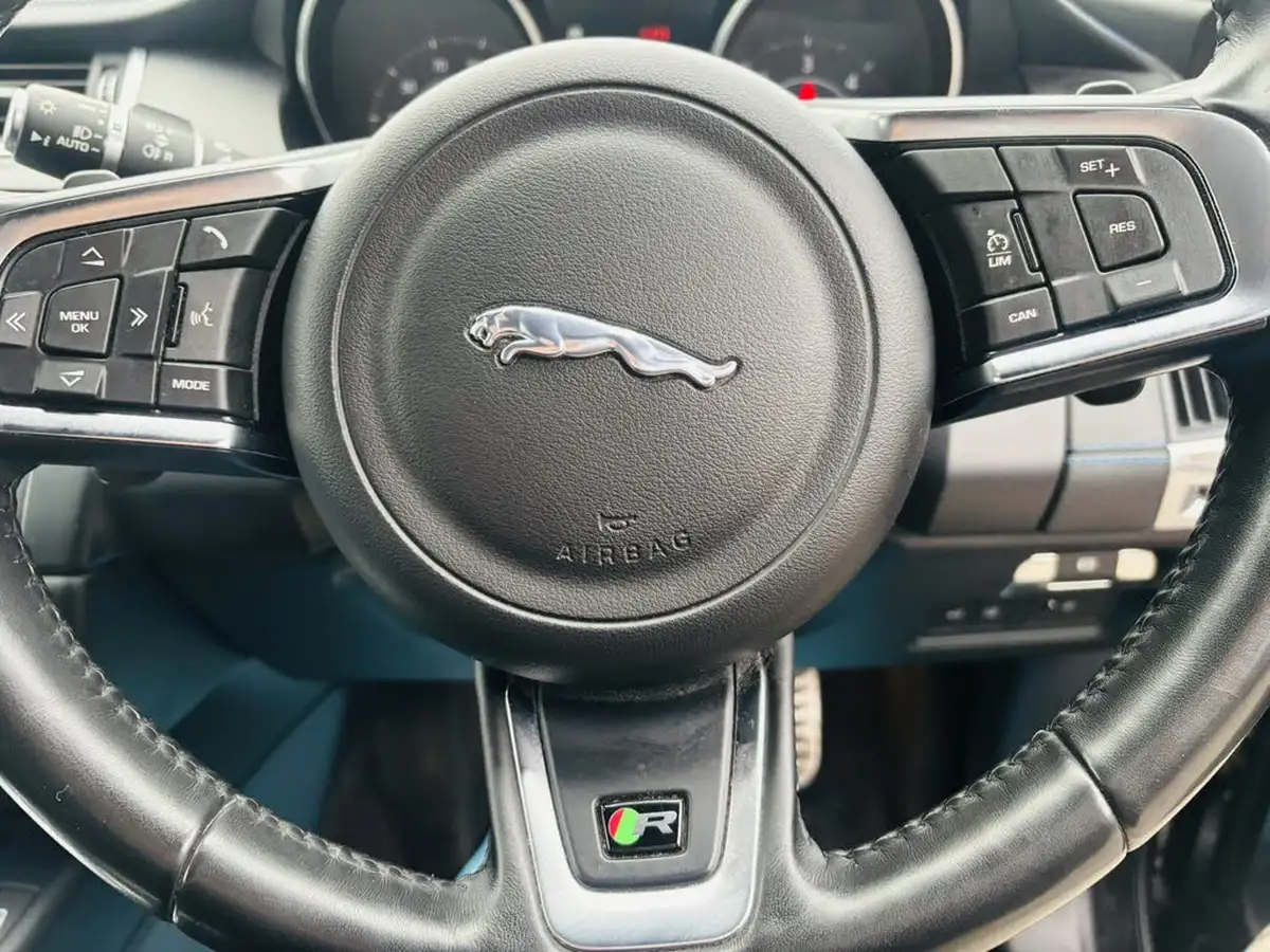 2018-jaguar-e-pace-20-i4d-r-dynamic-s-180ps-awd-ss-auto-big-8
