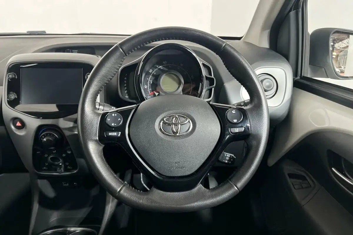 2021-toyota-aygo-10-vvt-i-x-play-tss-big-16