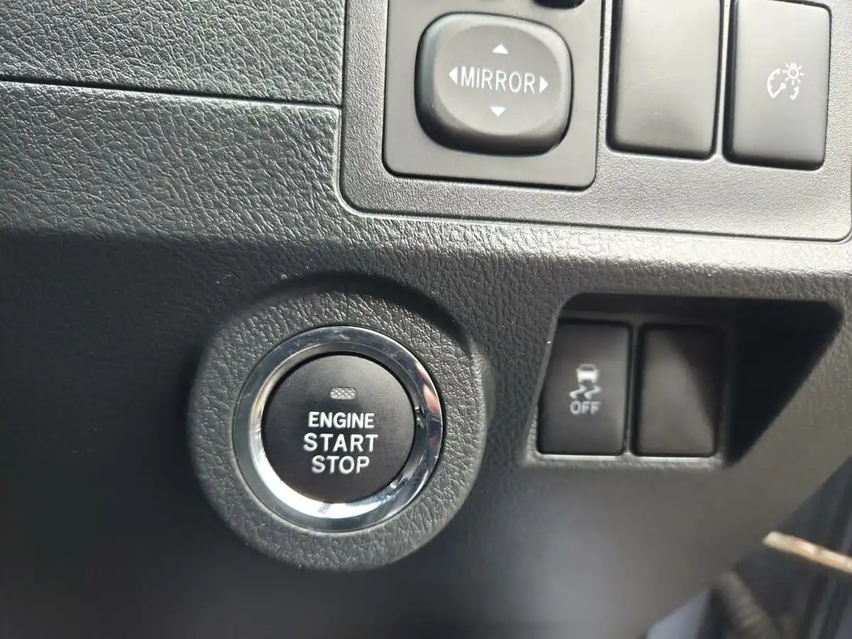 2013-toyota-verso-20td-excel-big-17