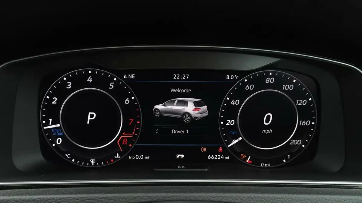 2019-volkswagen-golf-20-tsi-r-300ps-hatchback-5d-dsg-big-10