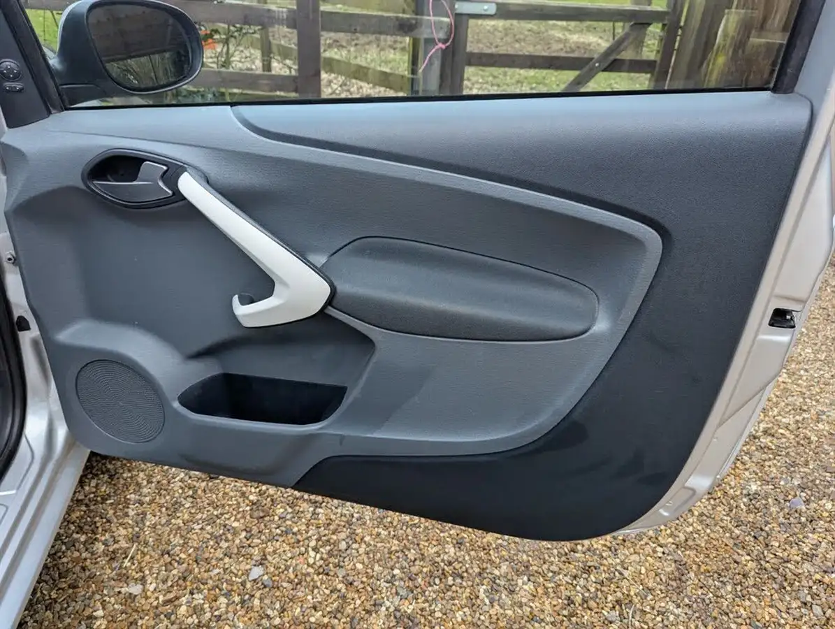 2012-ford-ka-12-zetec-69ps-ss-big-30