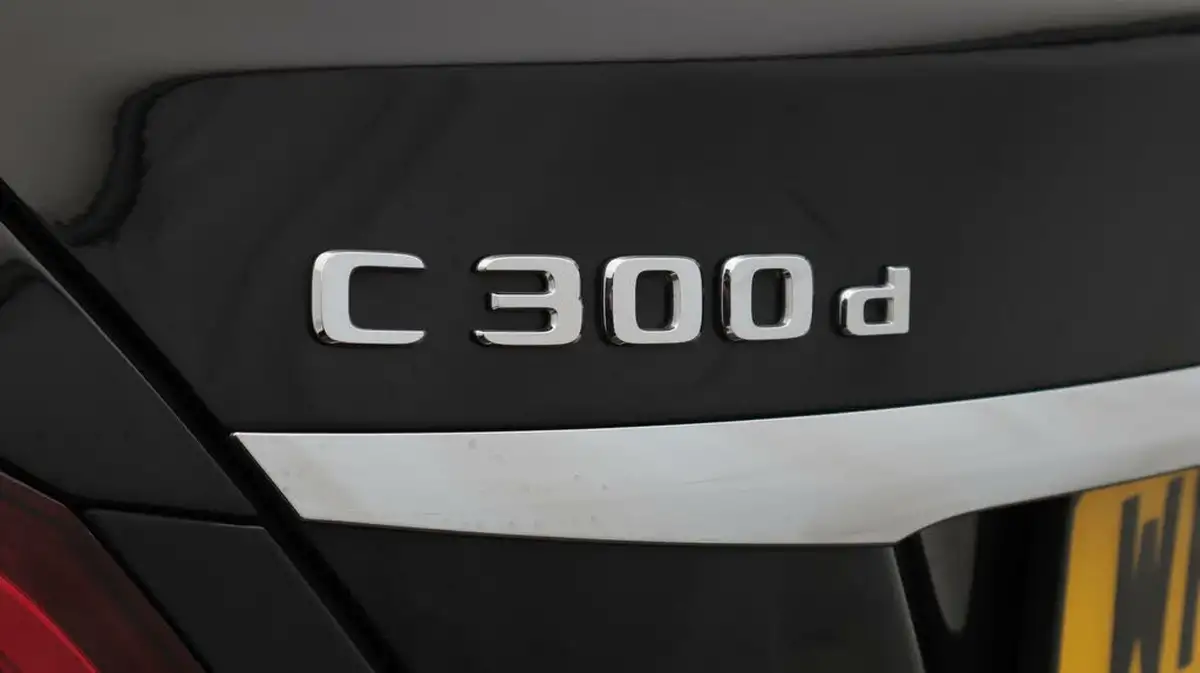 2019-mercedes-benz-c-class-20d-c300d-amg-line-245ps-premiumss-saloon-4d-big-20