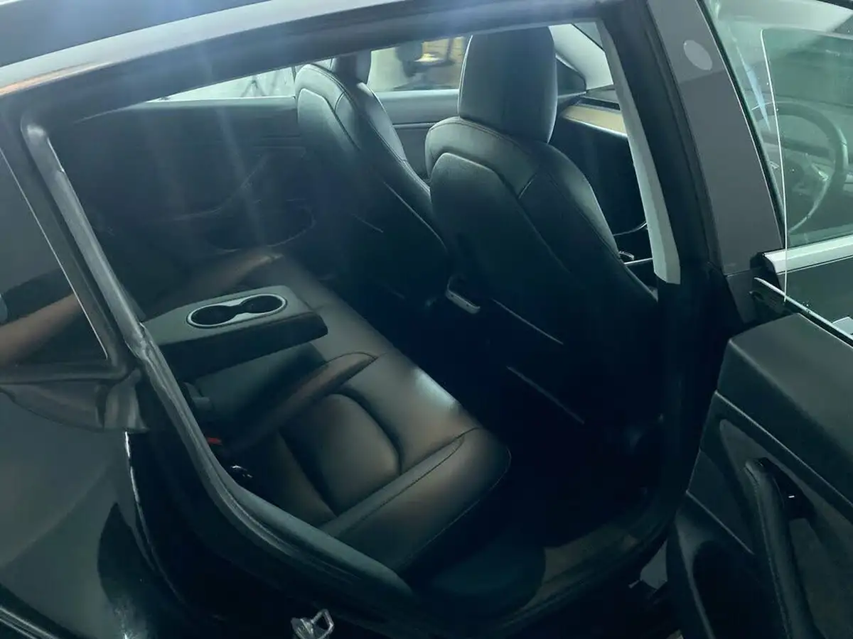 2020-tesla-model-3-e-performance-big-18