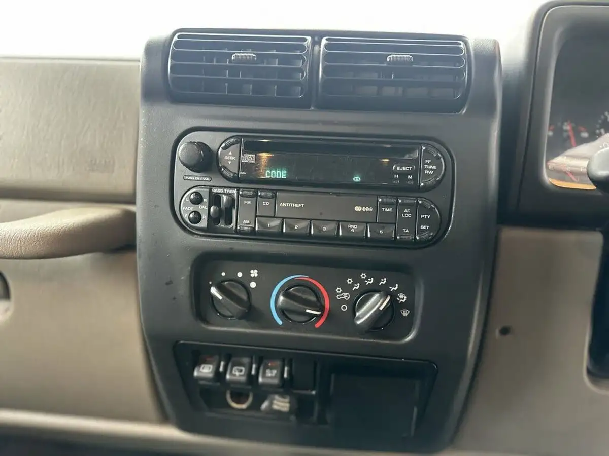 2004-jeep-wrangler-40-sahara-big-14