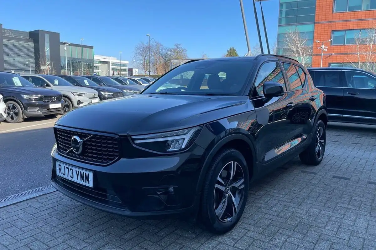 2023-volvo-xc40-20-b3-plus-big-10