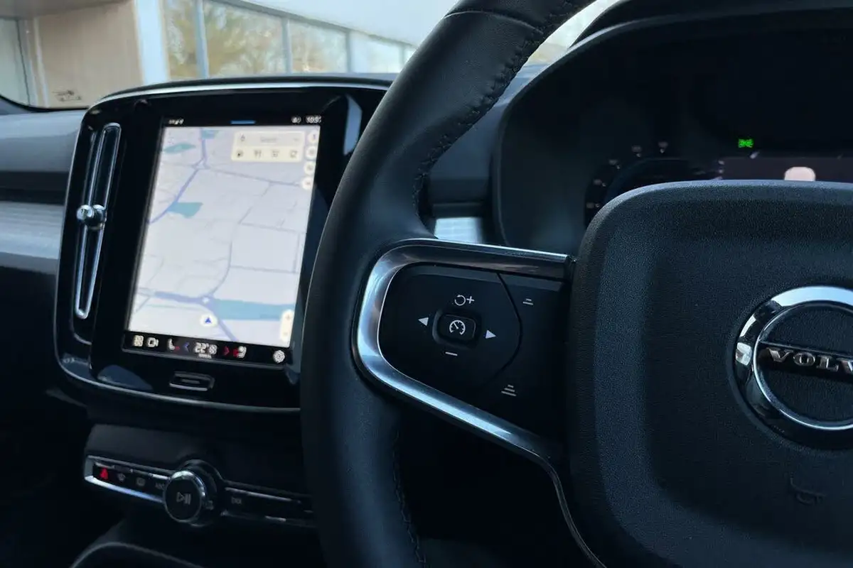 2023-volvo-xc40-20-b3-plus-big-34