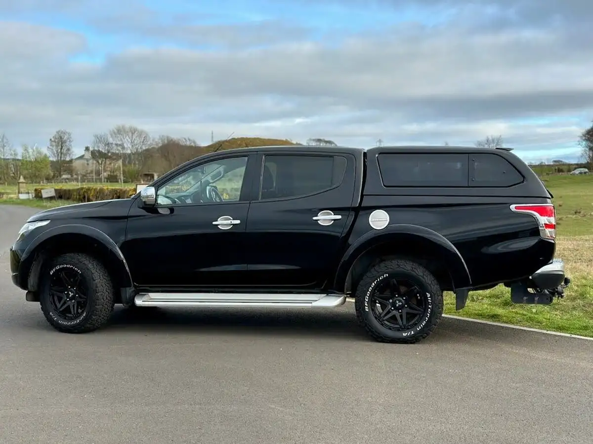 2018-mitsubishi-l200-24di-d-barbarian-eu6-big-3