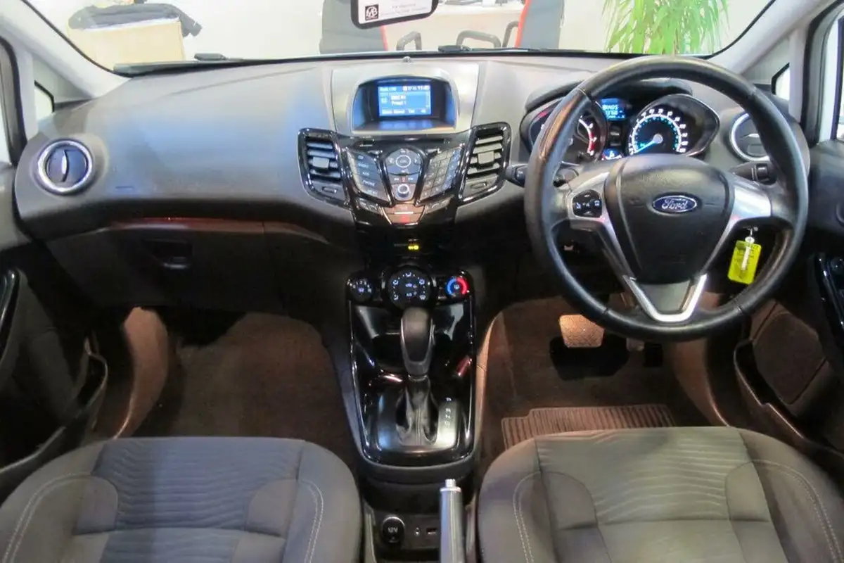 2016-ford-fiesta-16-zetec-5d-big-32
