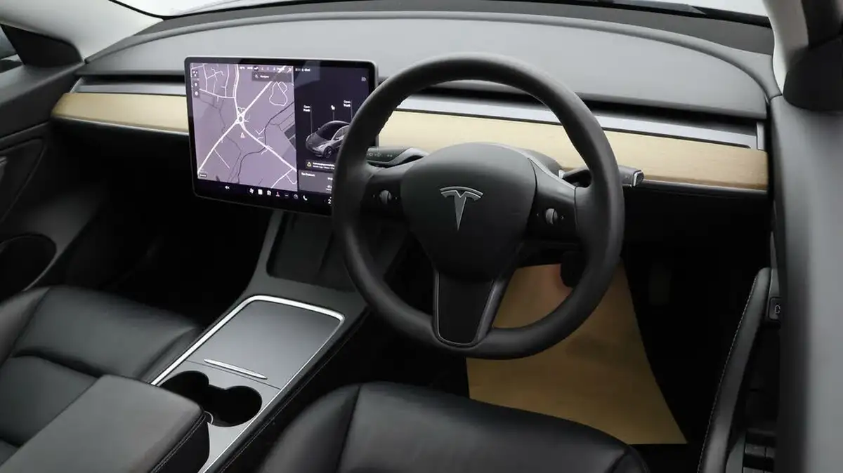 2020-tesla-model-3-e-long-range-big-8