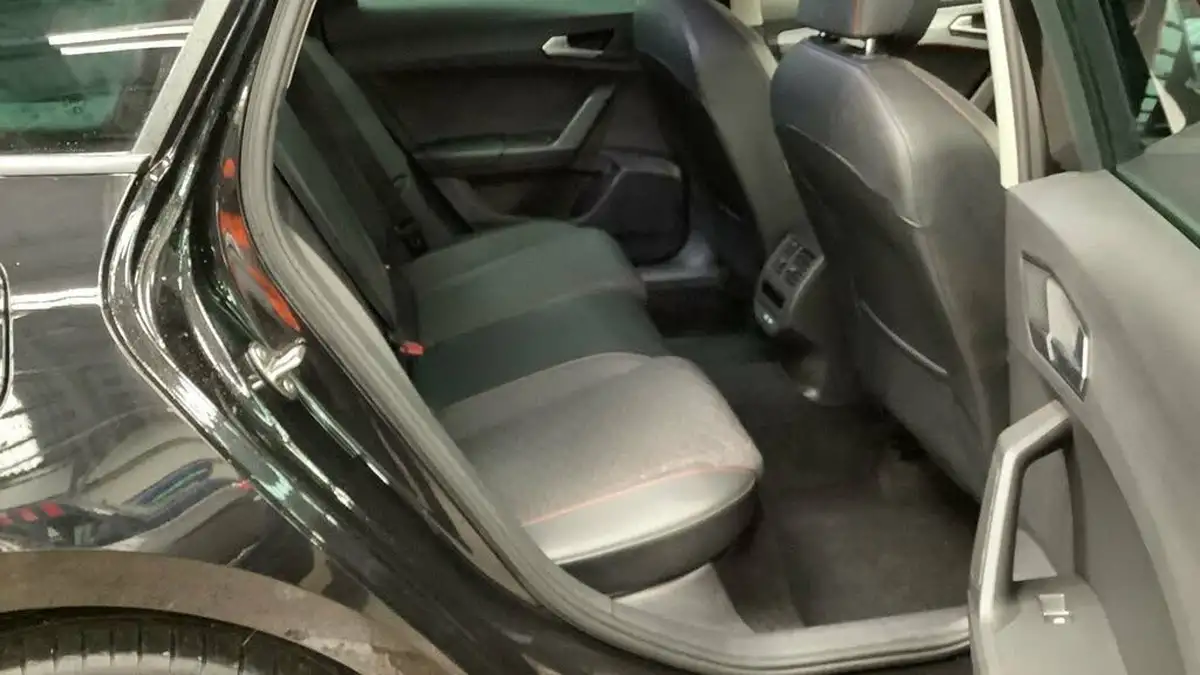2021-seat-leon-14-e-hybrid-fr-estate-big-9