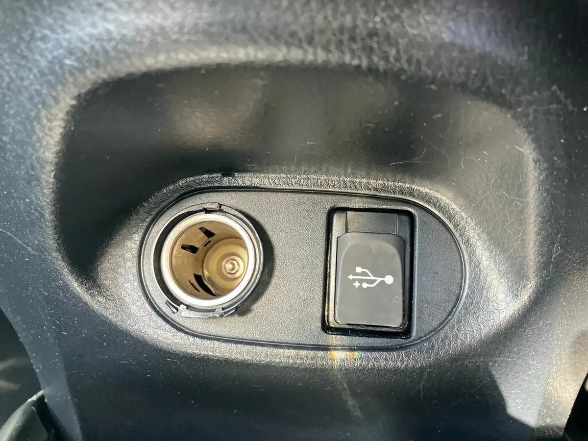 2018-toyota-yaris-15-vvt-i-icon-tech-hybrid-big-56