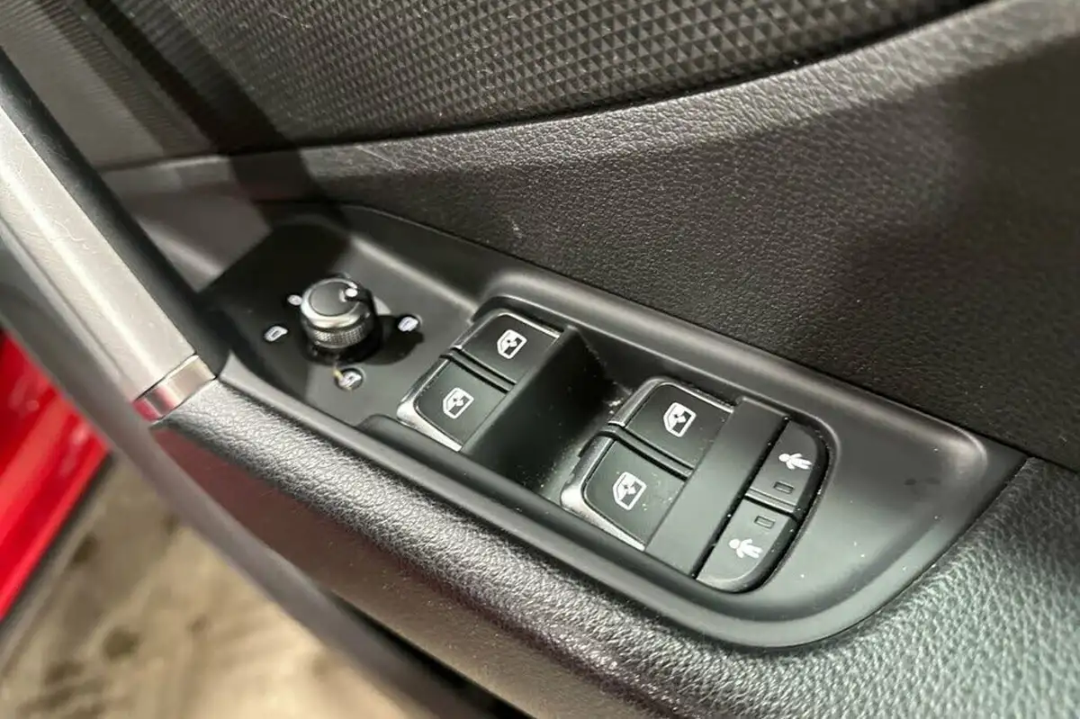 2021-audi-q2-10-30-tfsi-s-line-big-15