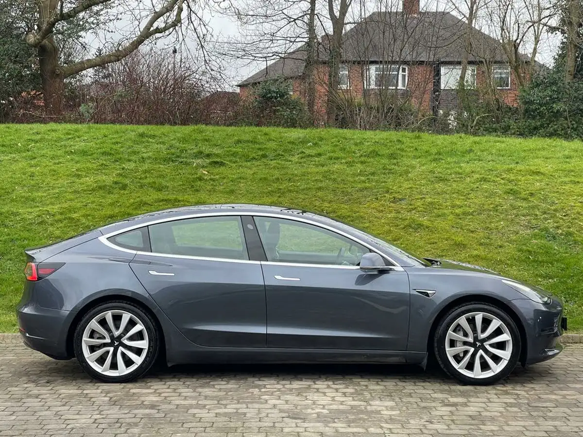2020-tesla-model-3-e-long-range-big-13