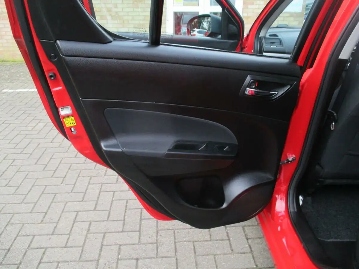 2016-suzuki-swift-12-sz3-5d-big-36