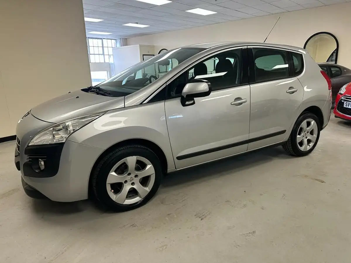 2013-peugeot-3008-crossover-16e-hdi-active-115bhp-fap-big-2