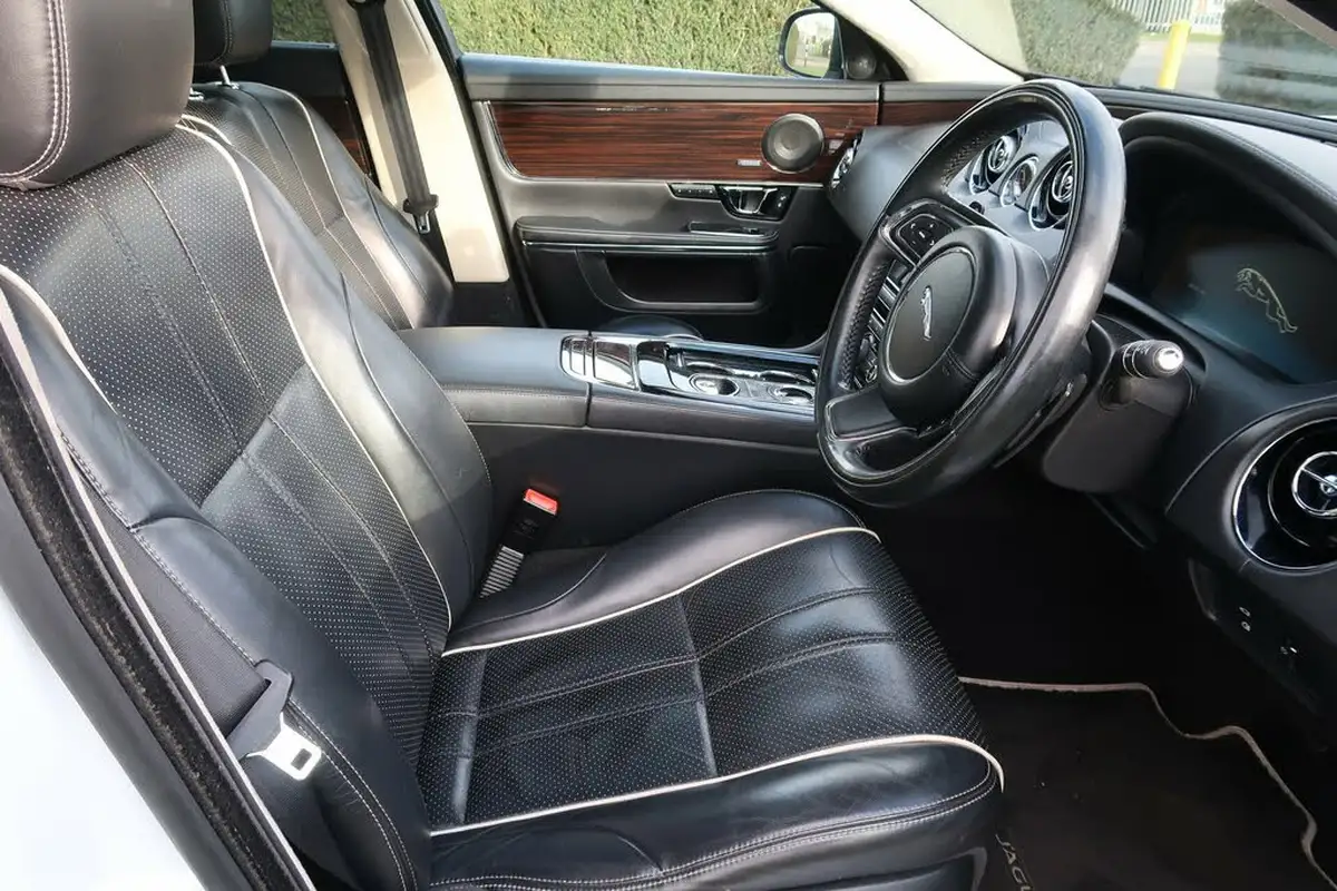 2015-jaguar-xj-series-30td-xj-portfolio-lwb-auto-big-24