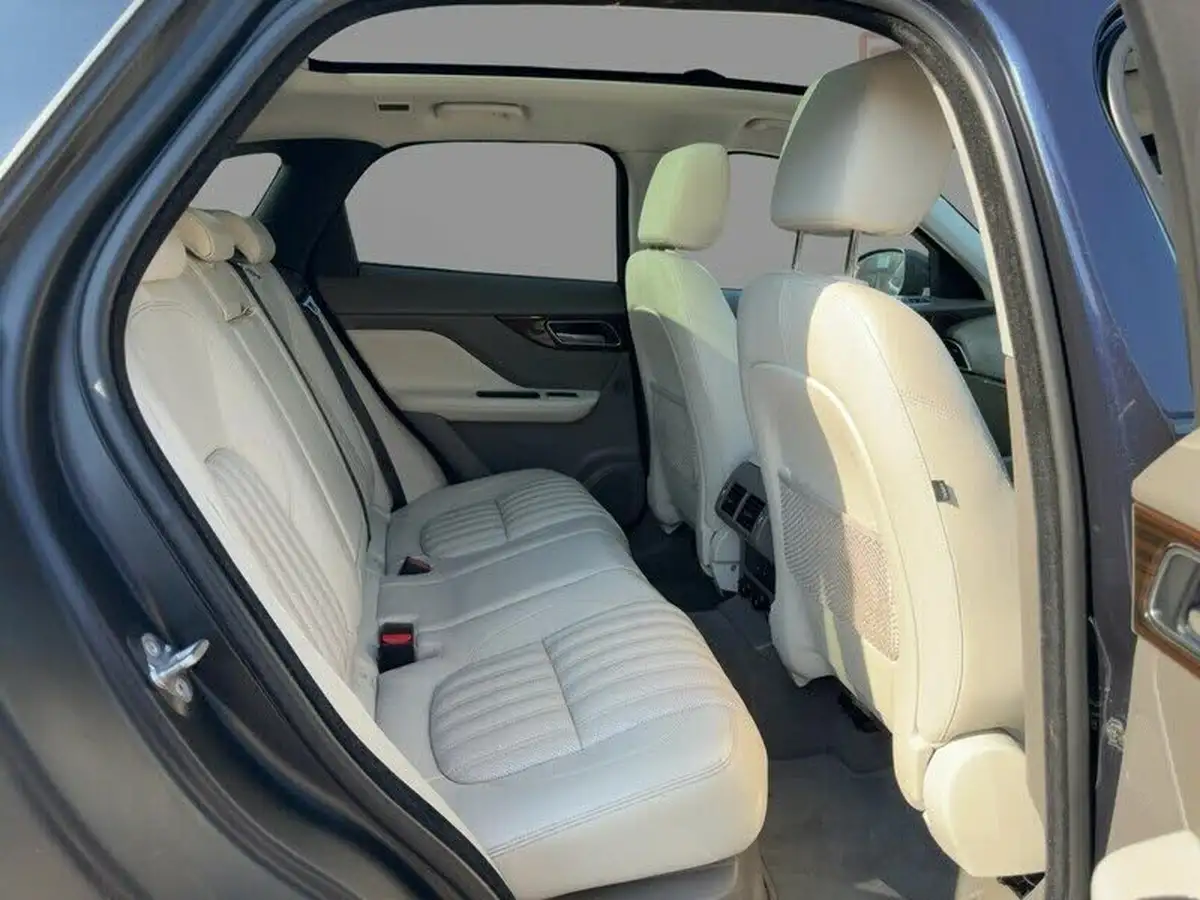 2017-jaguar-f-pace-20i-portfolio-250ps-1997cc-big-13