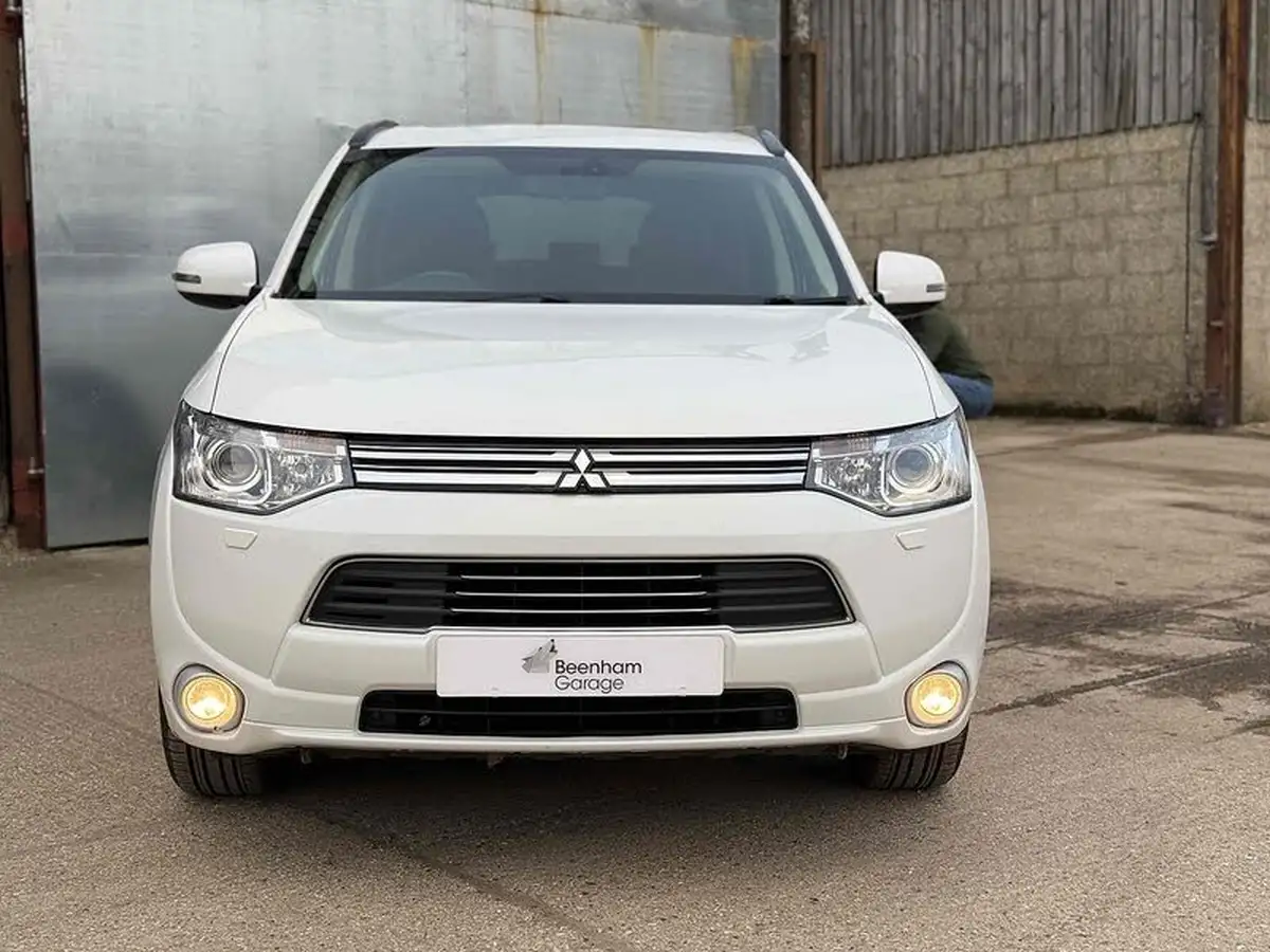 2014-mitsubishi-outlander-20-gx4h-big-2