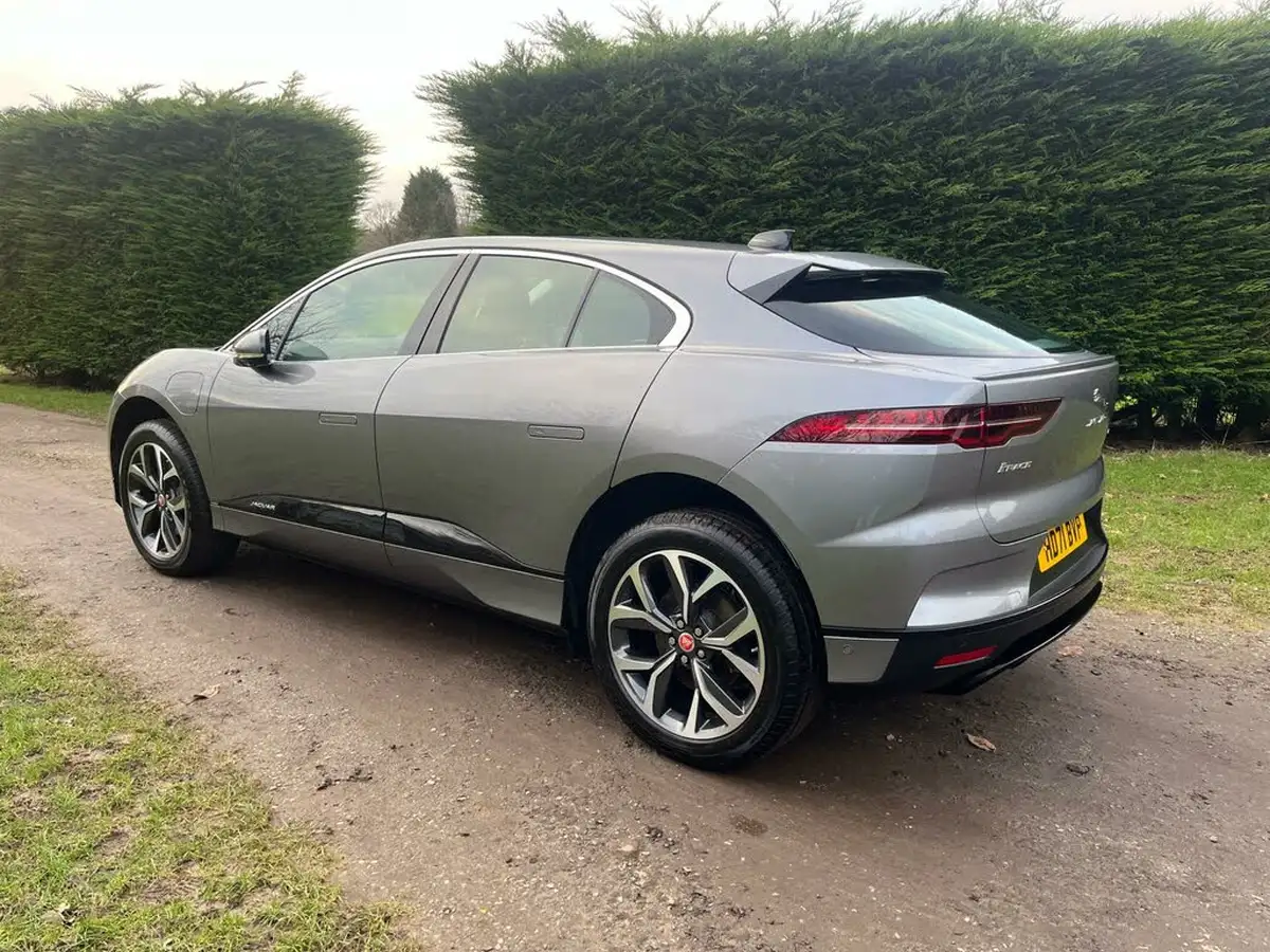 2022-jaguar-i-pace-ev400-hse-big-6