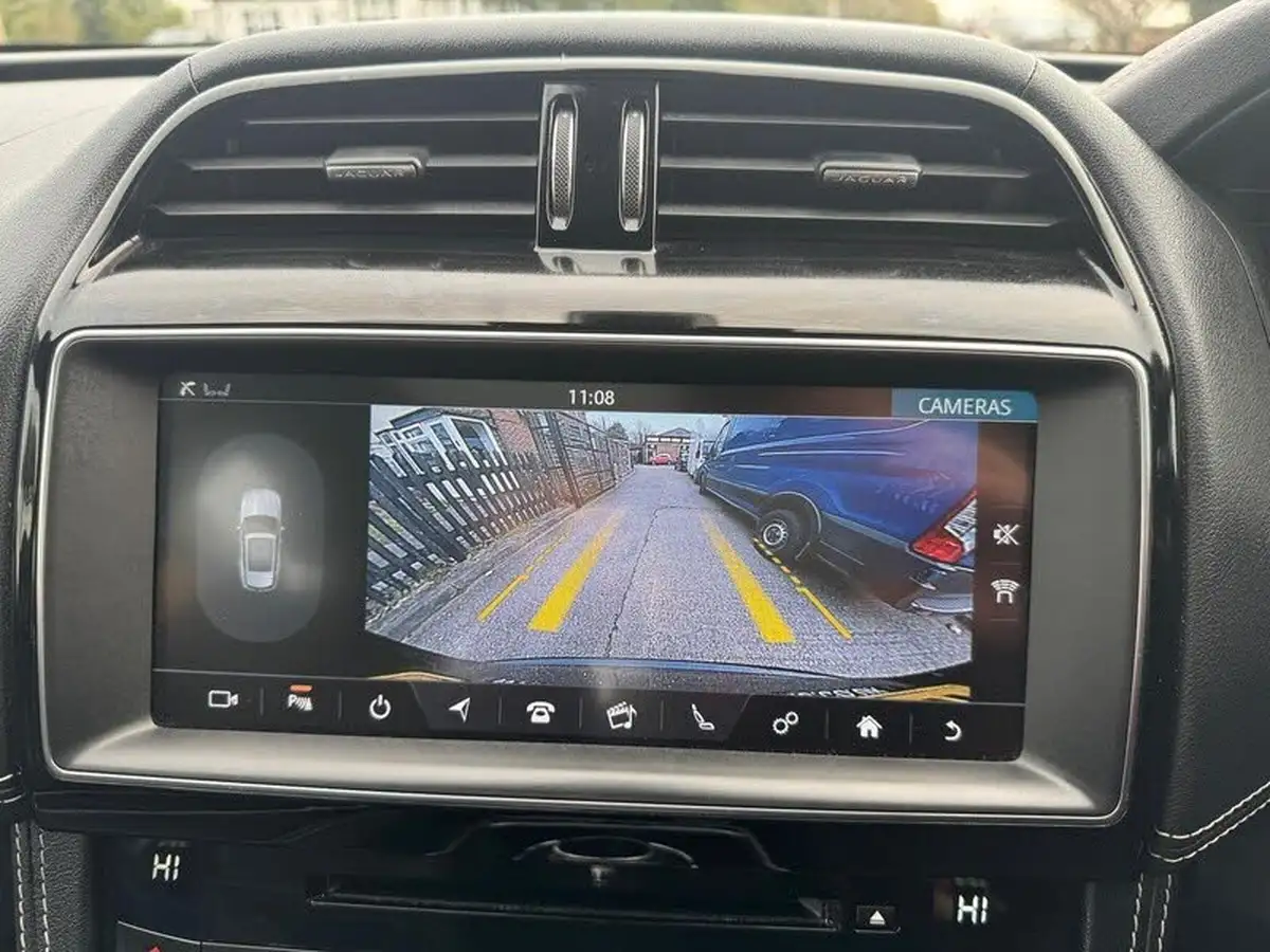 2019-jaguar-f-pace-20-i4d-chequered-flag-180ps-big-15
