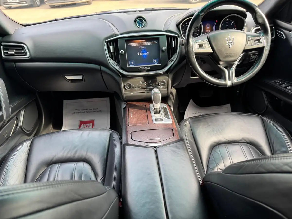2014-maserati-ghibli-30td-big-46