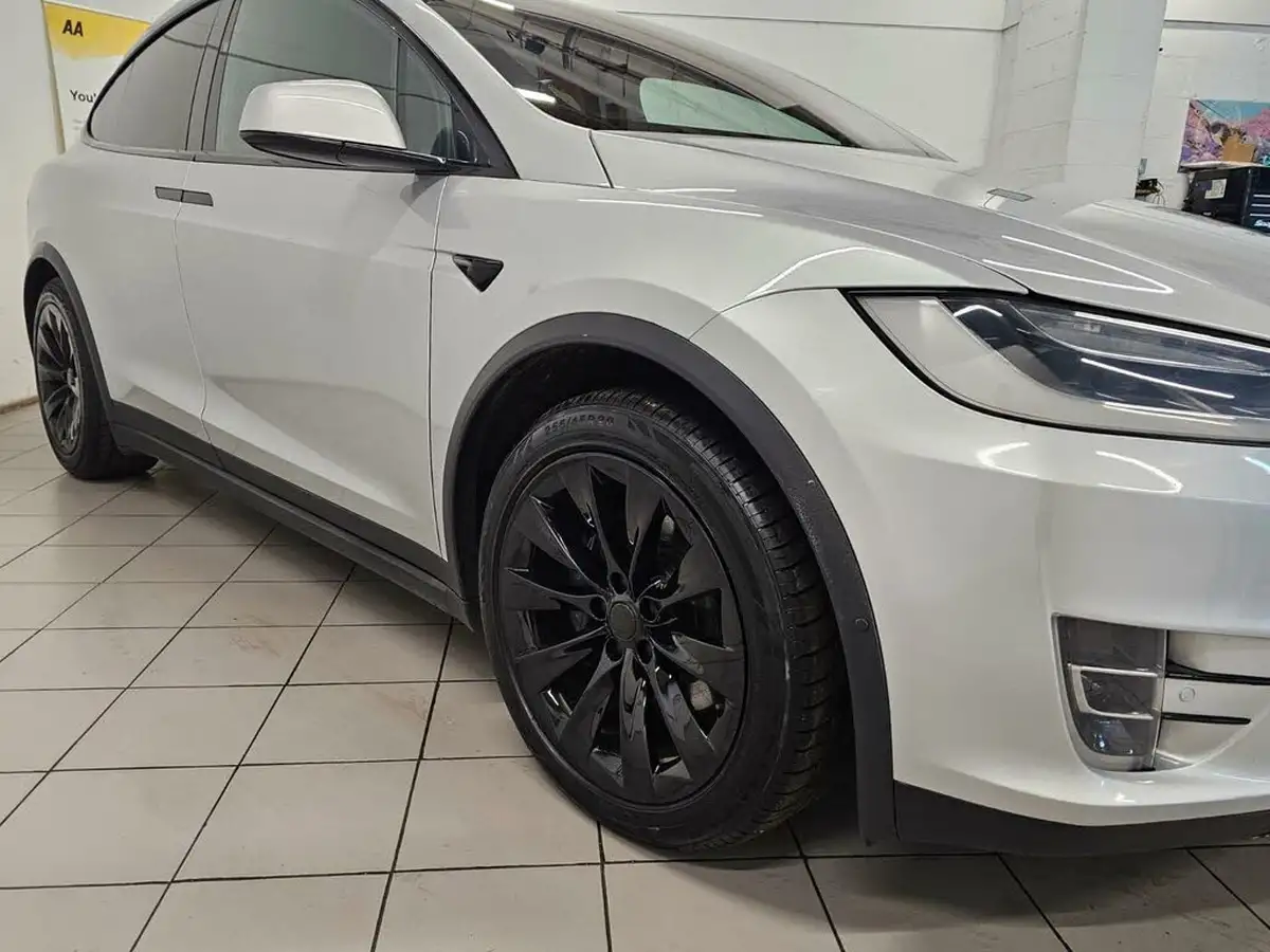 2017-tesla-model-x-e-75d-big-5