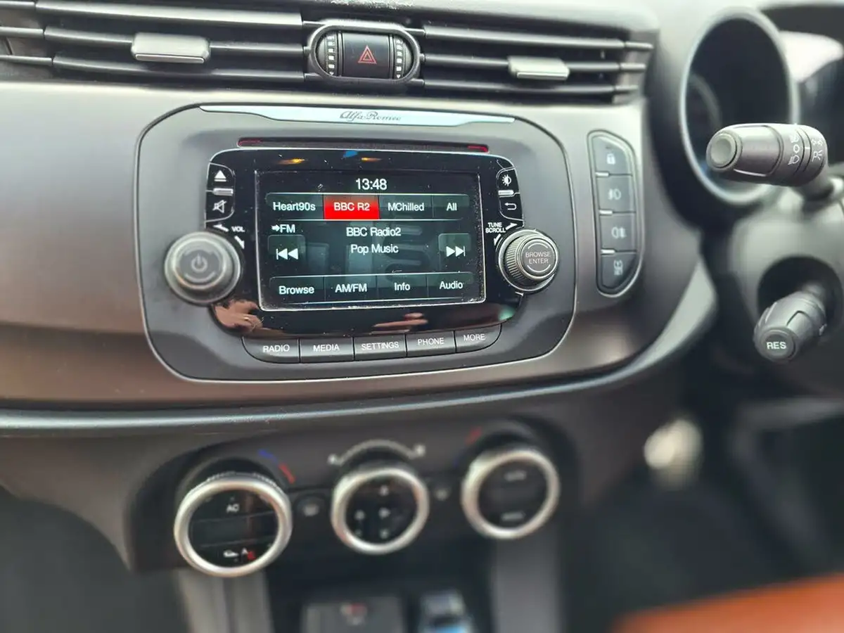 2015-alfa-romeo-giulietta-14-tb-exclusive-alfa-tct-big-25