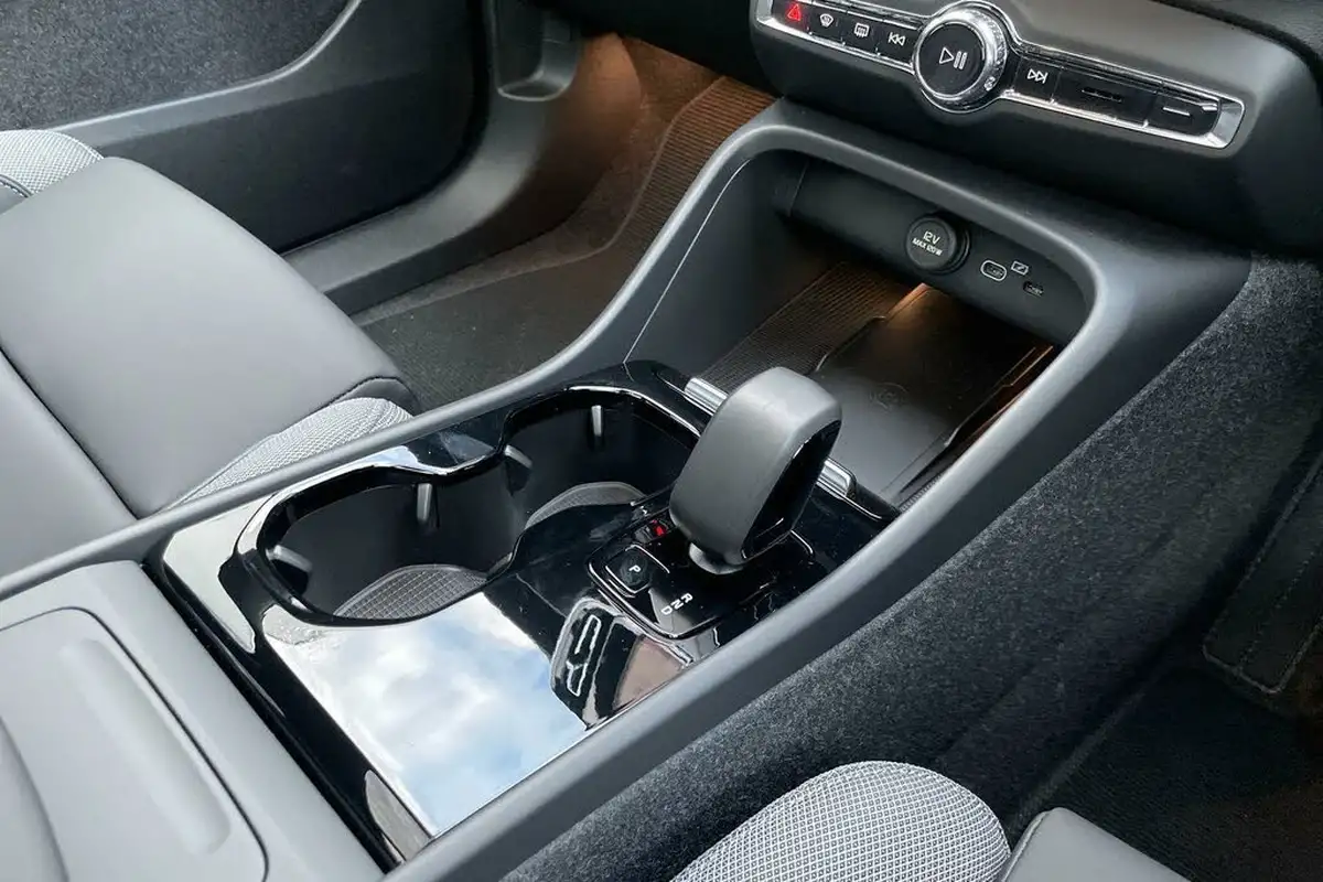2024-volvo-ex40-e-ultra-big-39
