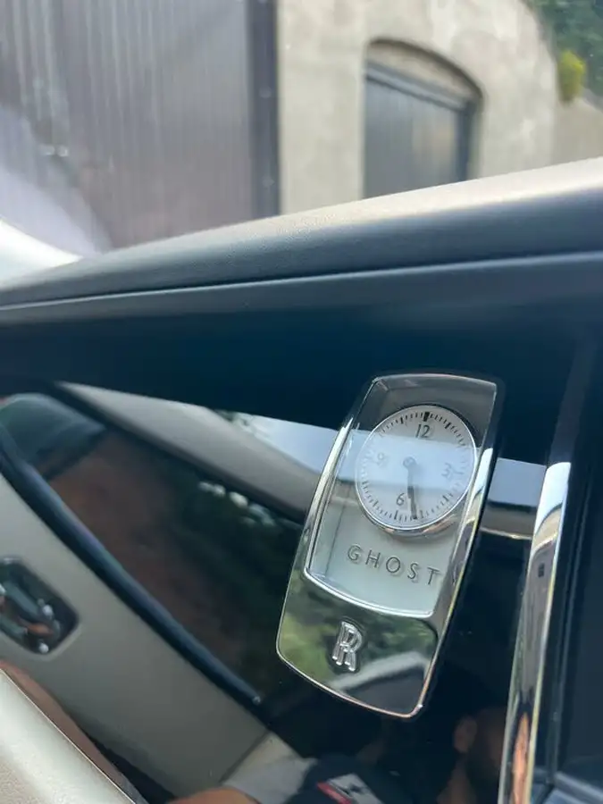 2010-rolls-royce-ghost-66-big-49