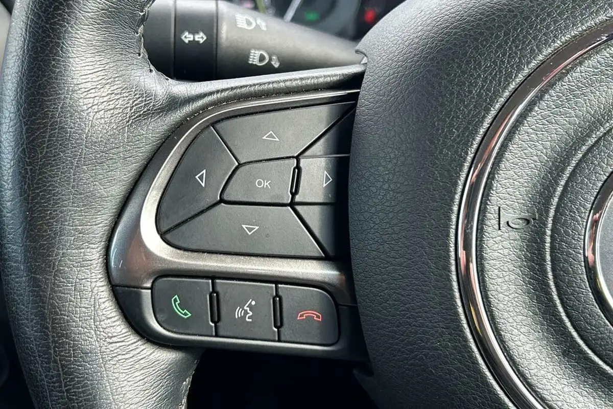 2020-jeep-renegade-13-gse-limited-phev-big-15