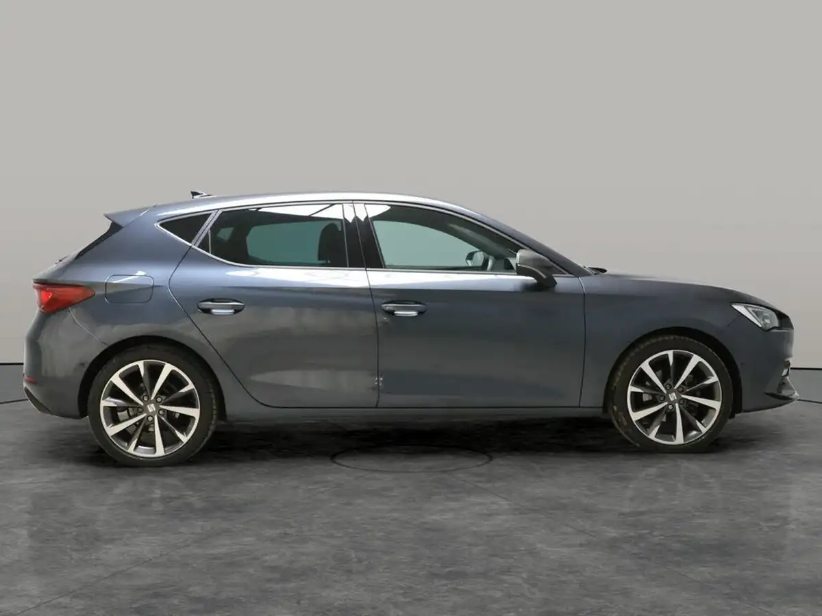 2023-seat-leon-big-5